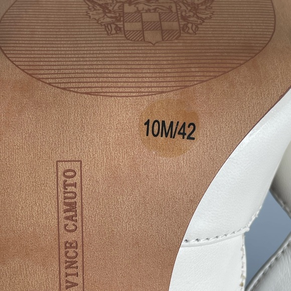 NEW 🌹 Vince Camuto White Pumps. US 10. - Picture 8 of 14